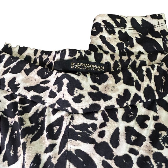 Kardashian Kollection Animal Print Leggings • Used • Size: Medium - Picture 4 of 7